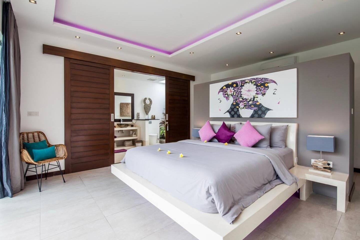 Moderne 4 Bedroom Services Hoteliers 5 Villa