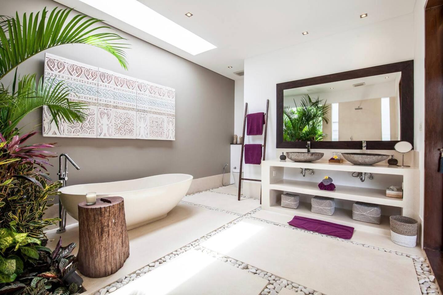 Moderne 4 Bedroom Services Hoteliers 5 Villa Seminyak (Bali)