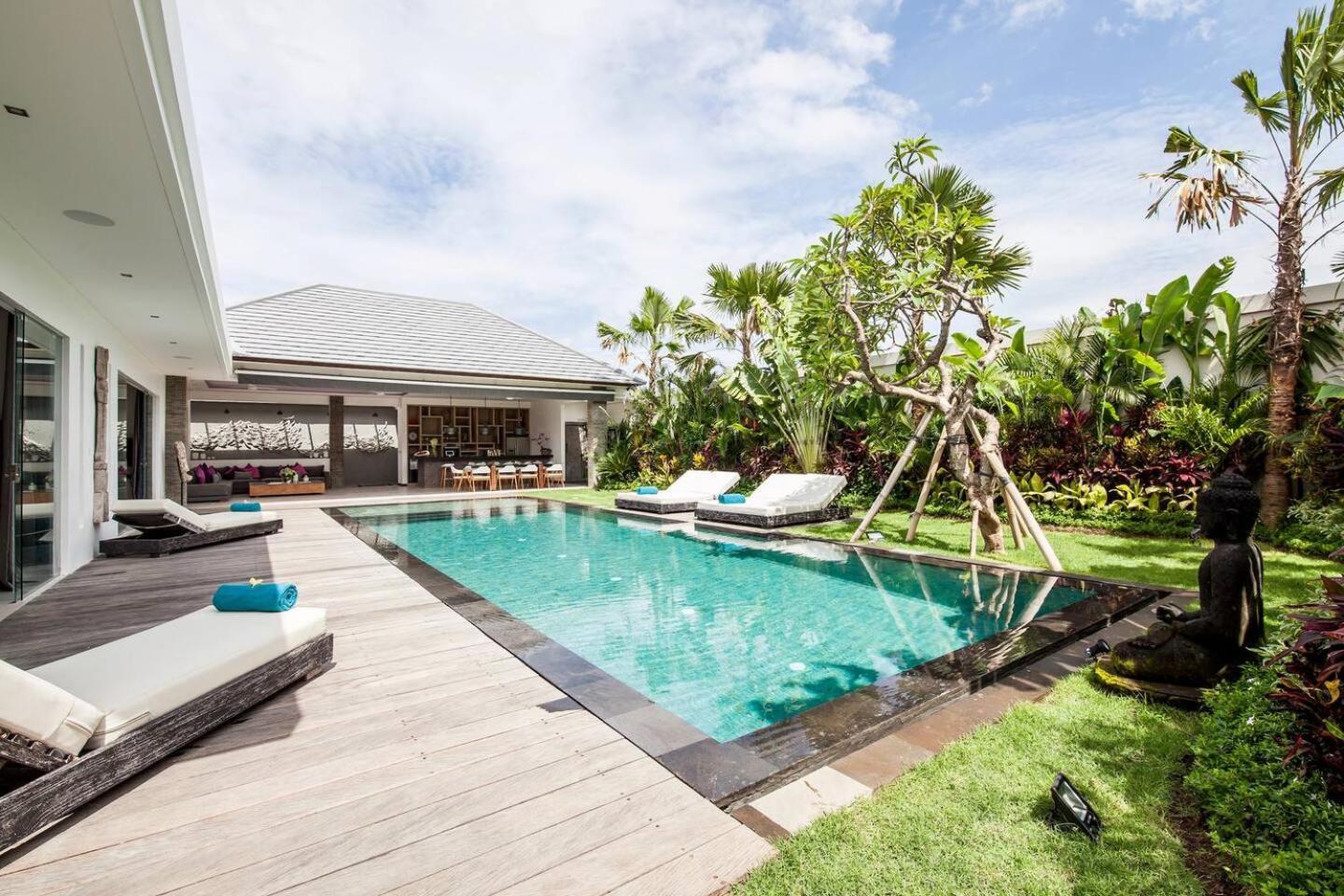 Moderne 4 Bedroom Services Hoteliers 5 Villa *