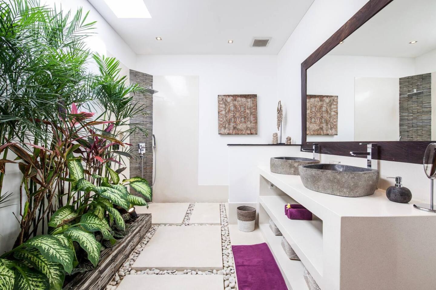 Moderne 4 Bedroom Services Hoteliers 5 Villa Seminyak (Bali)