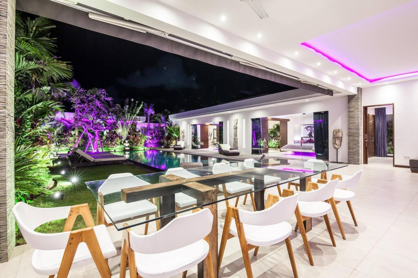 Moderne 4 Bedroom Services Hoteliers 5 Villa *