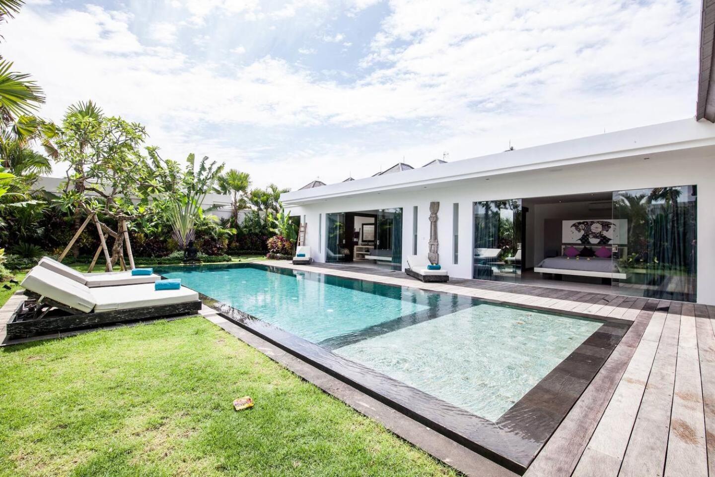 Moderne 4 Bedroom Services Hoteliers 5 Villa Seminyak (Bali)