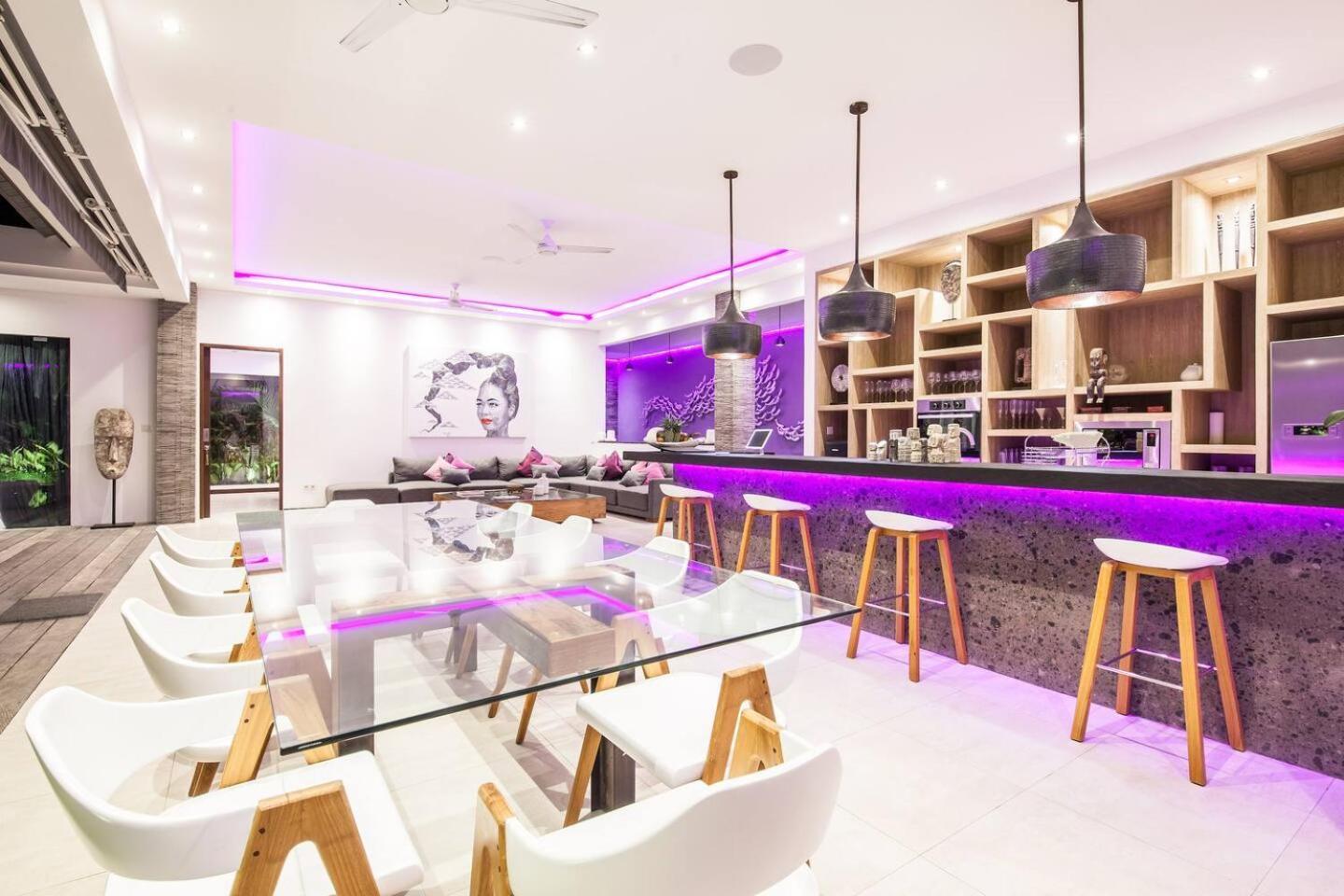 Moderne 4 Bedroom Services Hoteliers 5 Villa Seminyak (Bali)