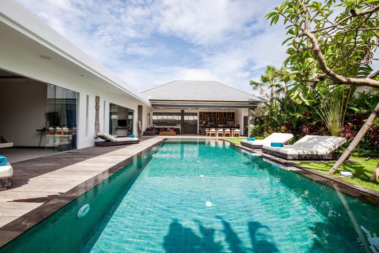 Villa Moderne 4 Bedroom Services Hoteliers 5 Seminyak (Bali)